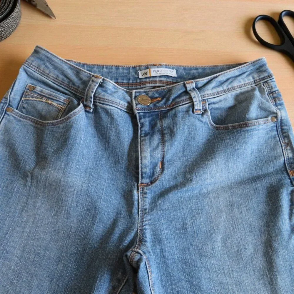 LEE - Perfect Fit Women's Jeans (Just Below Waist), Size 10 Medium, Pre-Owned - Picture 7 of 13